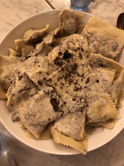 Tortelloni de sanglier, sauce aux truffes.