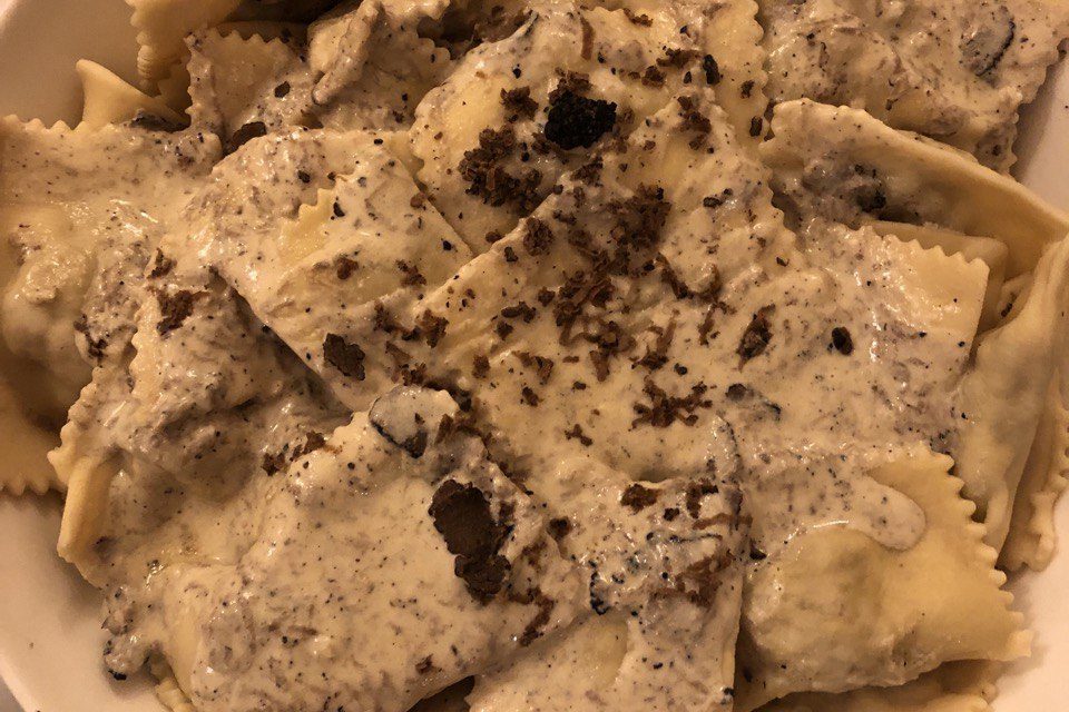 Tortelloni de sanglier, sauce aux truffes.