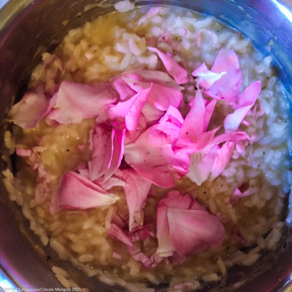 Risotto aux pétales de roses. Une création de Tablonomie.