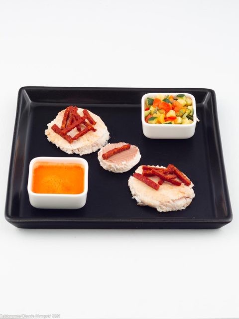 Féra du lac snackée, coulis soyeux et fine ratatouille