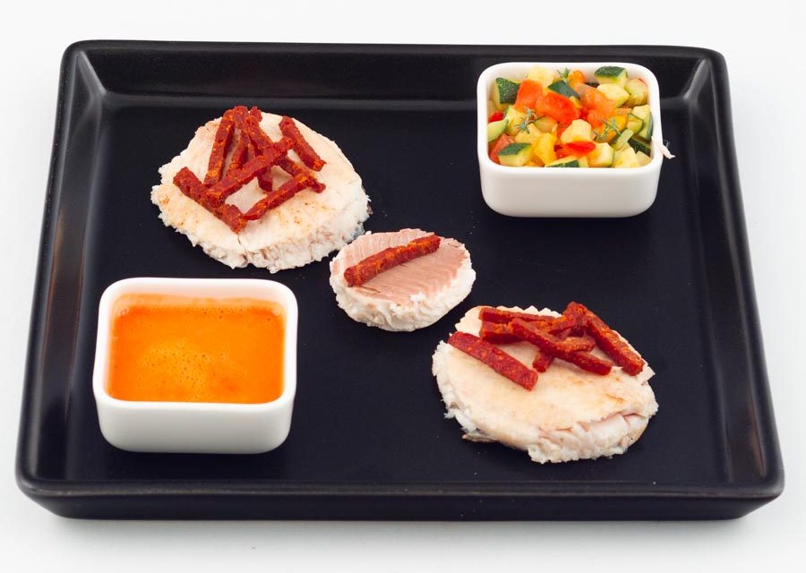 Féra du lac snackée, coulis soyeux et fine ratatouille